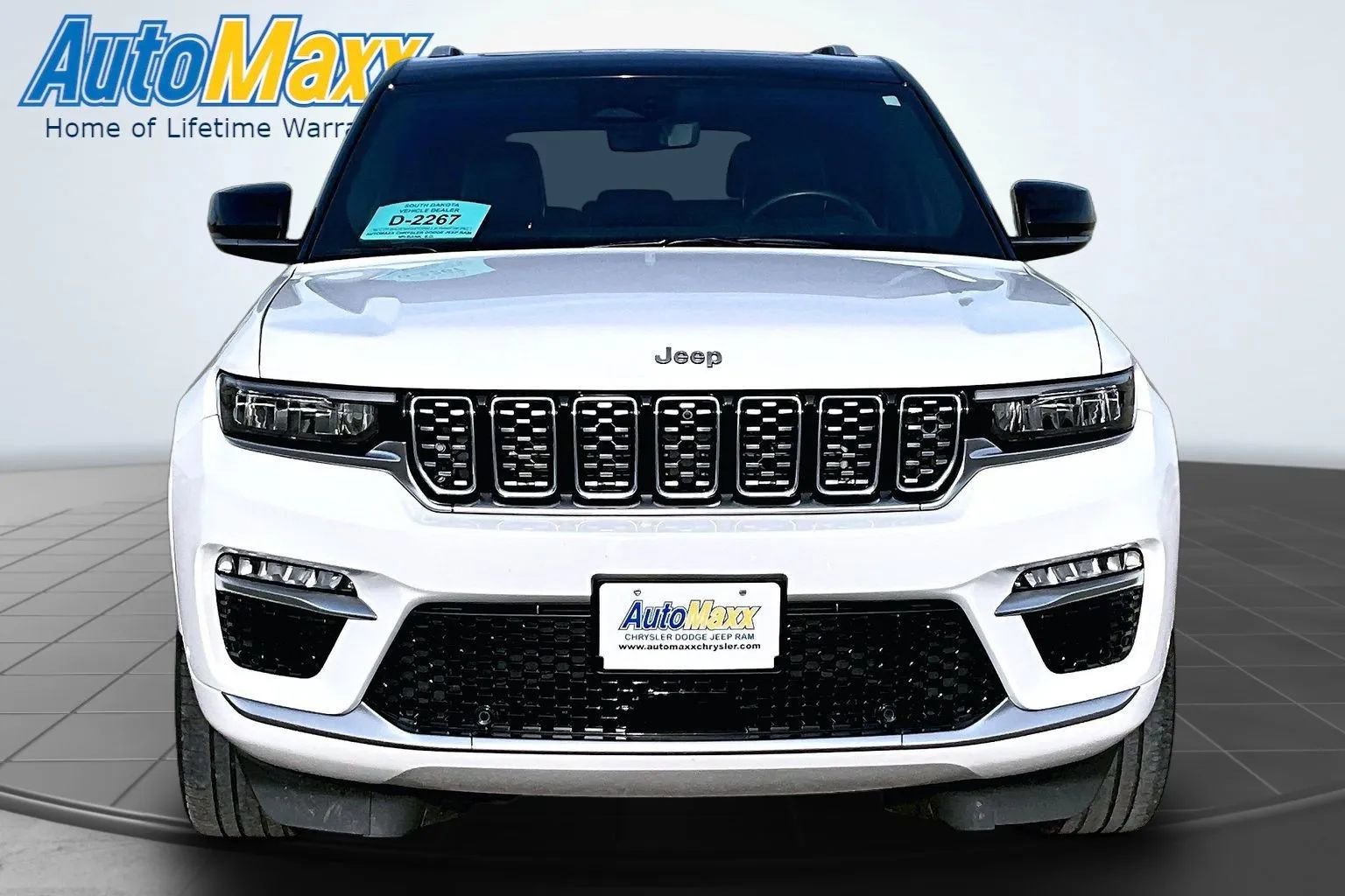 Used 2023 Jeep Grand Cherokee Summit w/ Adv Protech Group IV AWD/4WD image 2