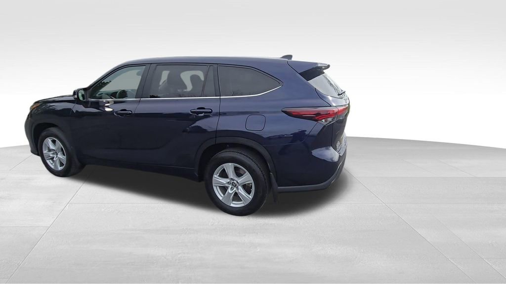 Used 2024 Toyota Highlander LE image 6