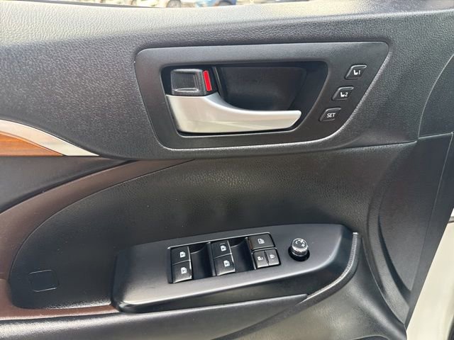 Used 2019 Toyota Highlander Limited Platinum AWD/4WD image 17