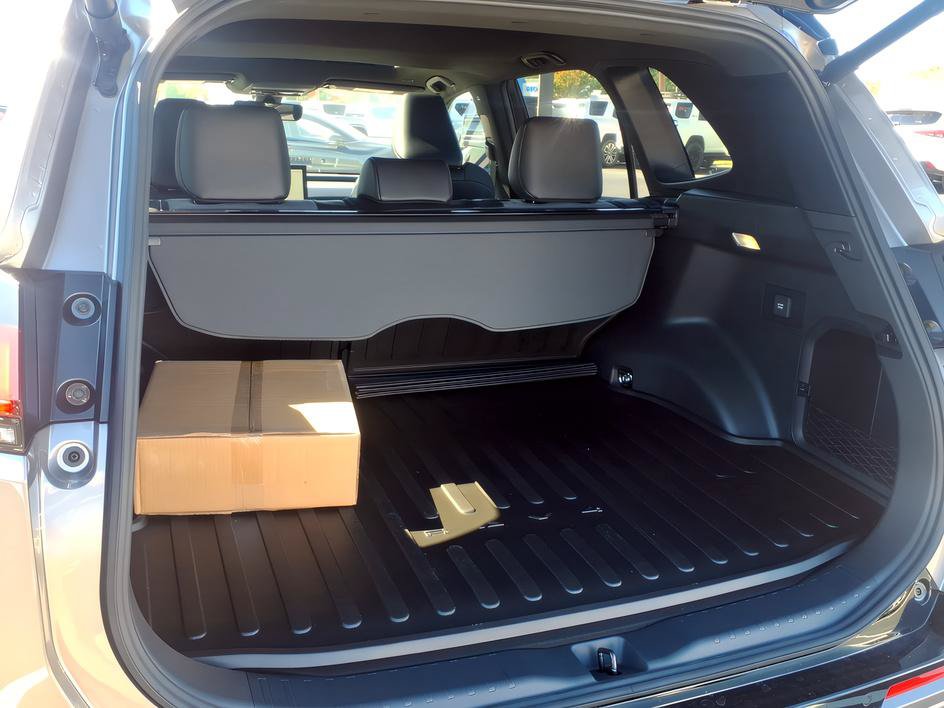 New 2026 Toyota RAV4 XSE w/ Weather Package AWD/4WD image 4