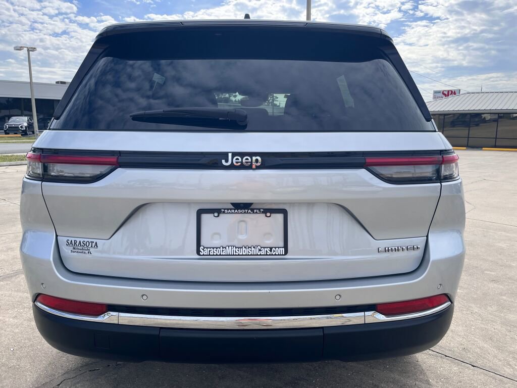 Used 2023 Jeep Grand Cherokee Limited RWD image 4