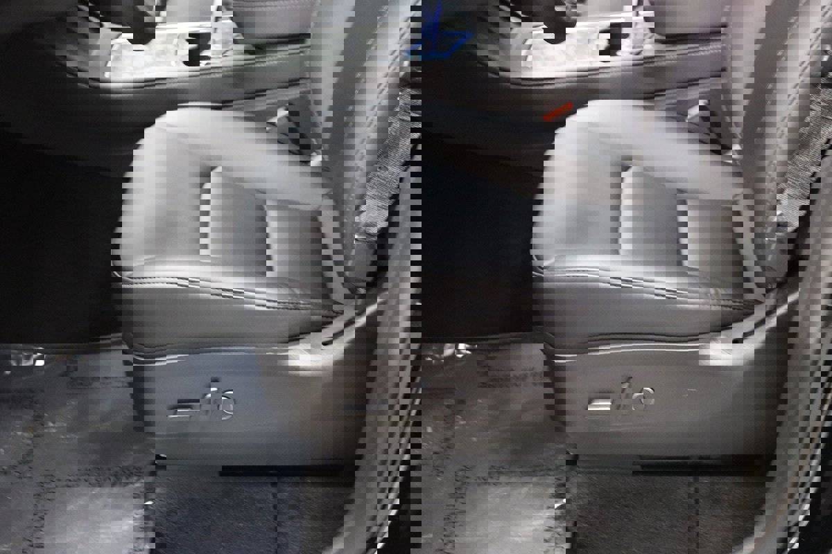 Used 2024 Tesla Model Y Performance image 32