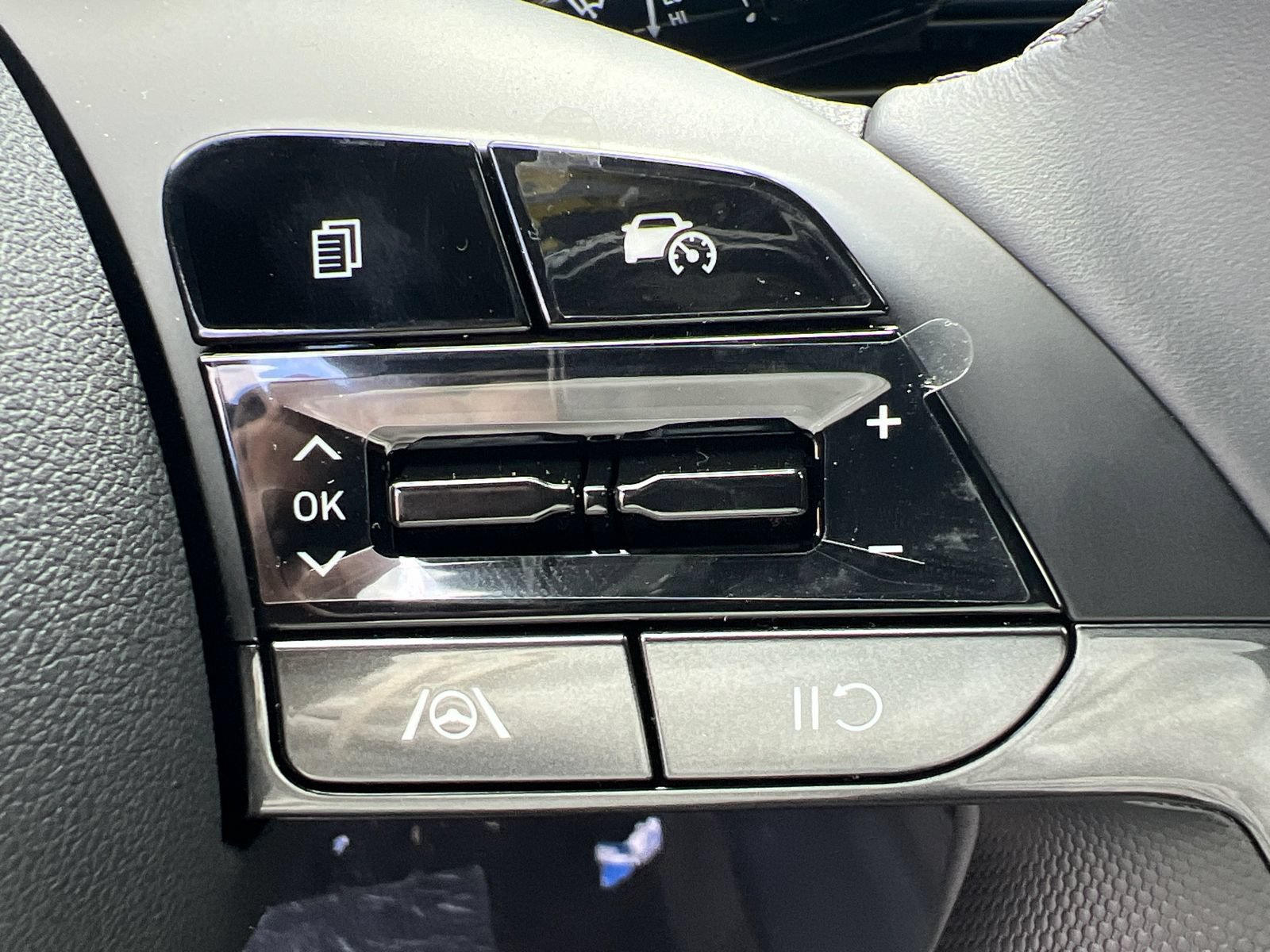 Certified 2025 Hyundai Elantra Sport FWD image 25