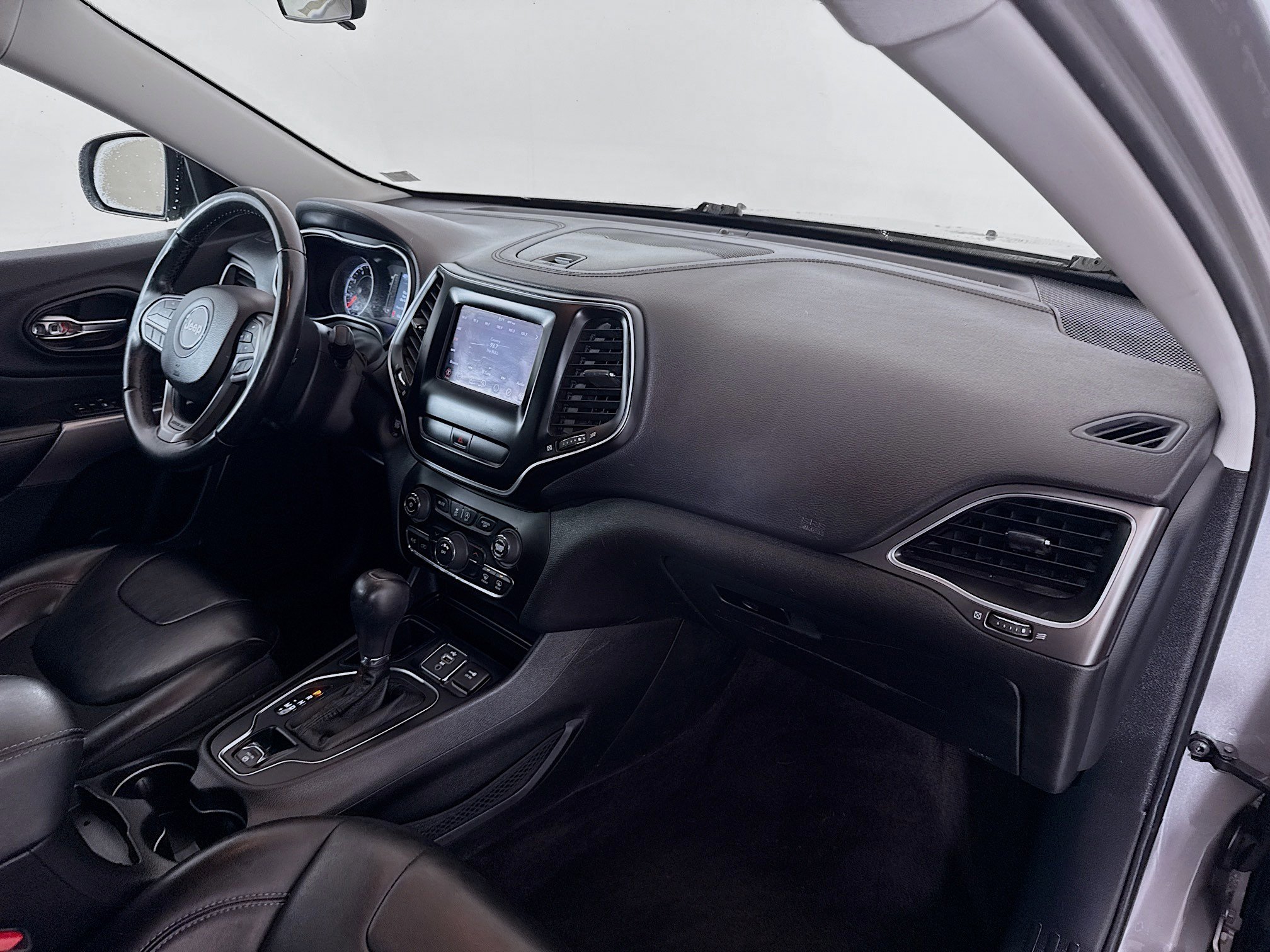 Used 2019 Jeep Cherokee Latitude Plus image 25