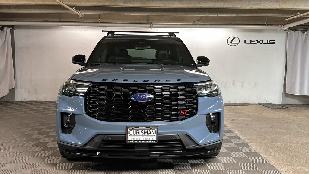 Used 2025 Ford Explorer ST AWD/4WD image 2