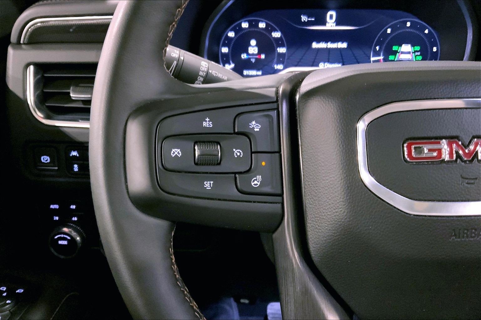 Used 2023 GMC Yukon XL AT4 image 23