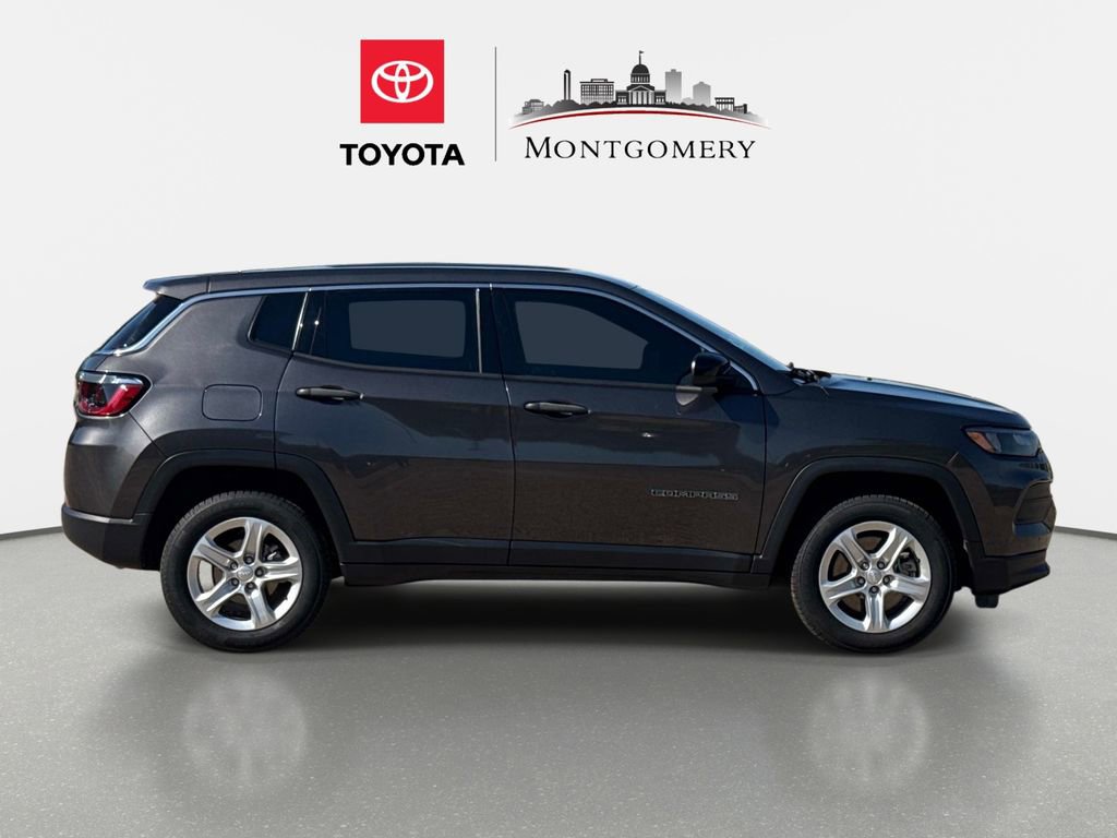 Used 2023 Jeep Compass Sport image 2