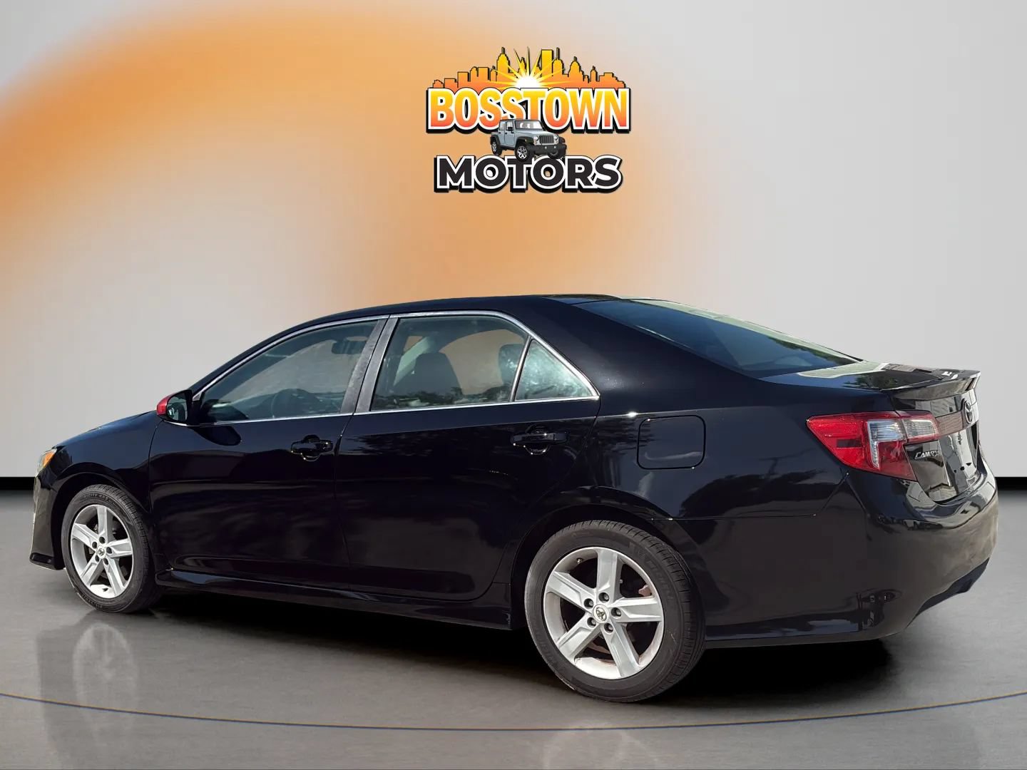 Used 2012 Toyota Camry SE FWD image 4