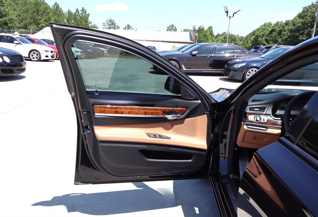 Used 2014 BMW 750Li xDrive AWD/4WD image 33