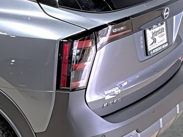 New 2026 Nissan Kicks SR AWD/4WD image 10
