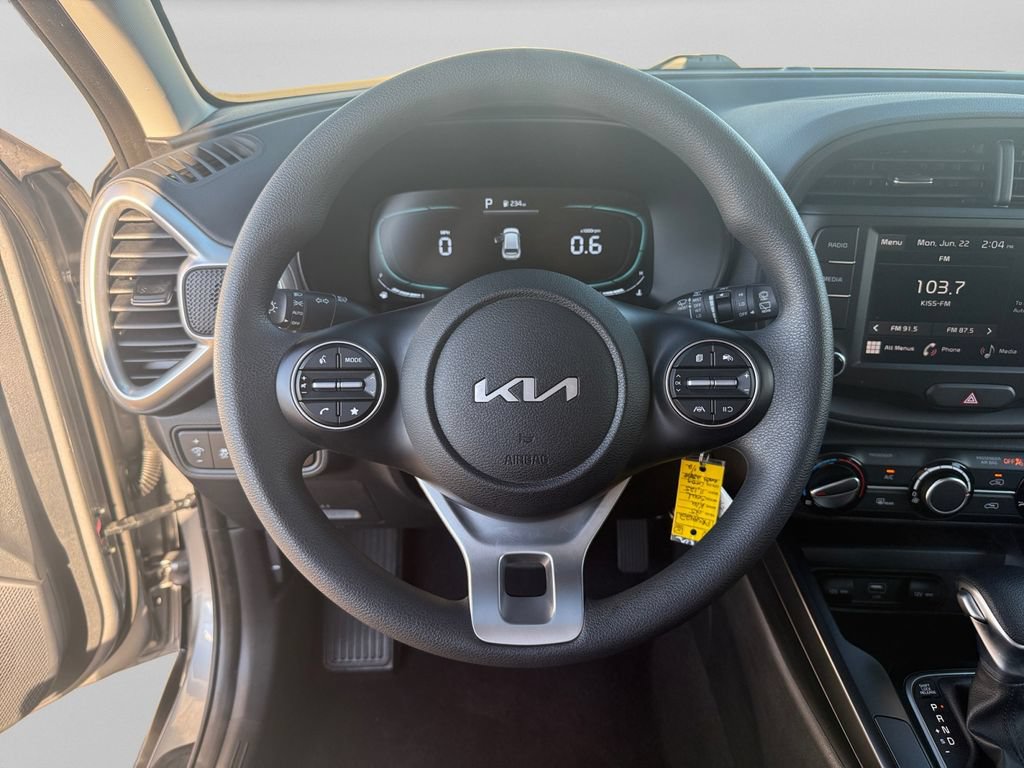 Used 2025 Kia Soul LX w/ LX Technology Package FWD image 19