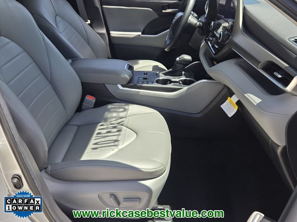 Used 2023 Toyota Highlander XLE FWD image 20