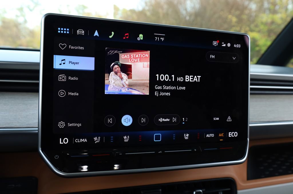 Used 2025 Volkswagen ID. Buzz 1st Edition image 6