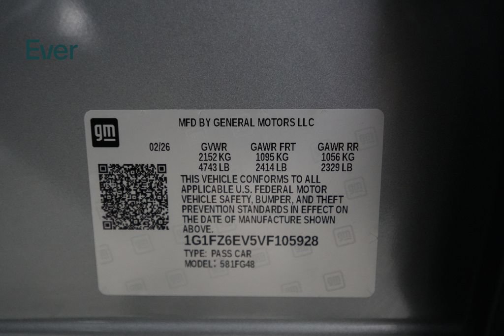 Used 2027 Chevrolet Bolt RS w/ Technology Package FWD image 28