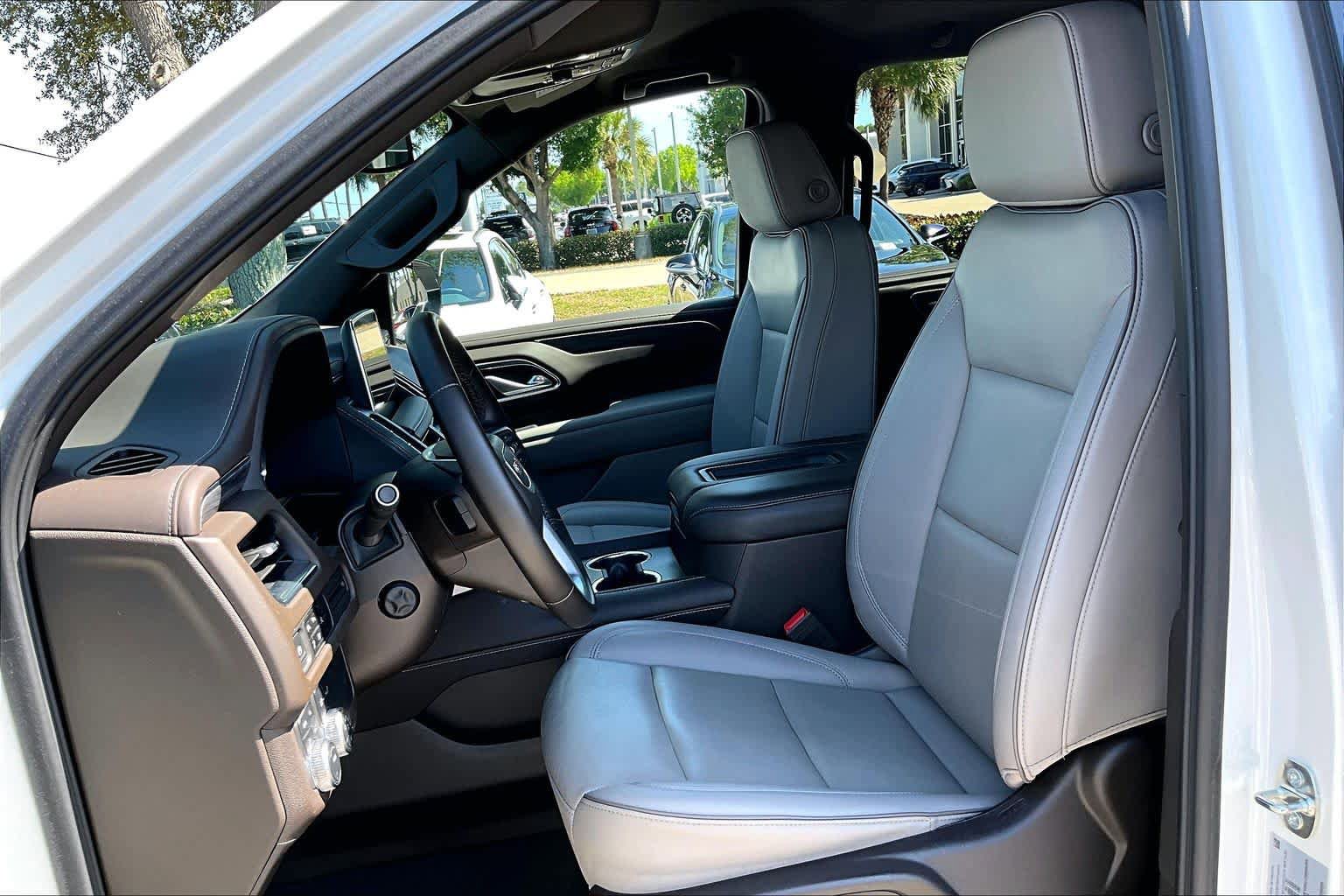 Used 2024 GMC Yukon SLT w/ SLT Luxury Package AWD/4WD image 8
