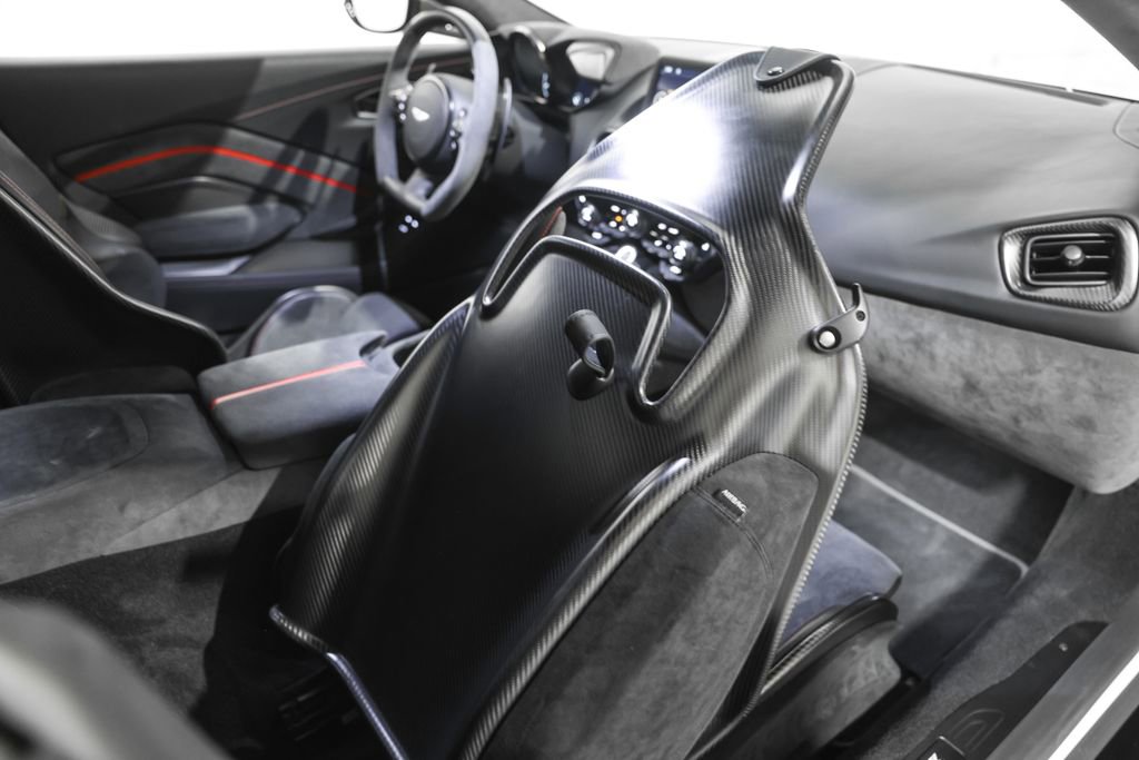 Used 2023 Aston Martin V8 Vantage Coupe RWD image 27