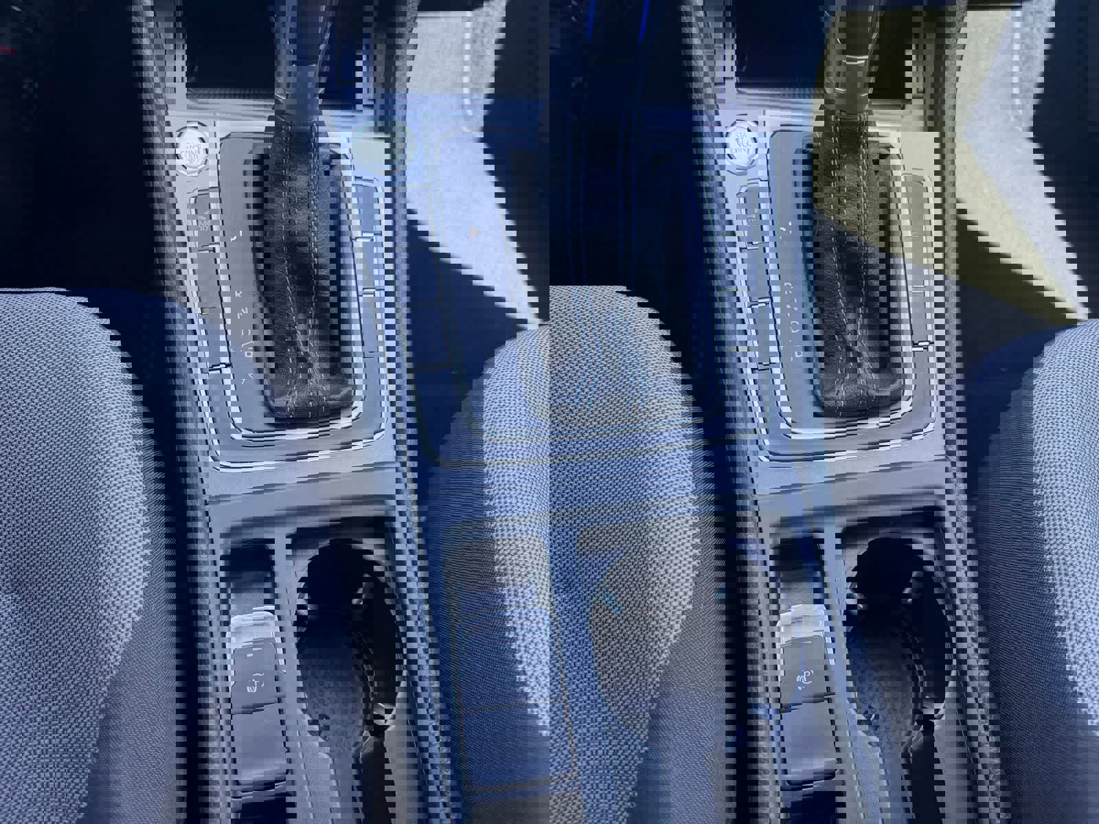 Used 2016 Volkswagen e-Golf SE FWD image 20