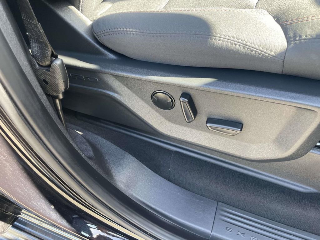 Certified 2025 Ford Expedition Active image 29