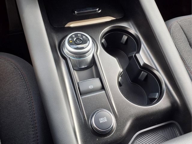 Used 2025 Ford Explorer Active AWD/4WD image 26