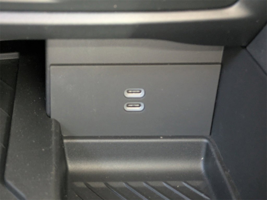 New 2026 Chrysler Pacifica Limited w/ Uconnect Theater Family Group image 40