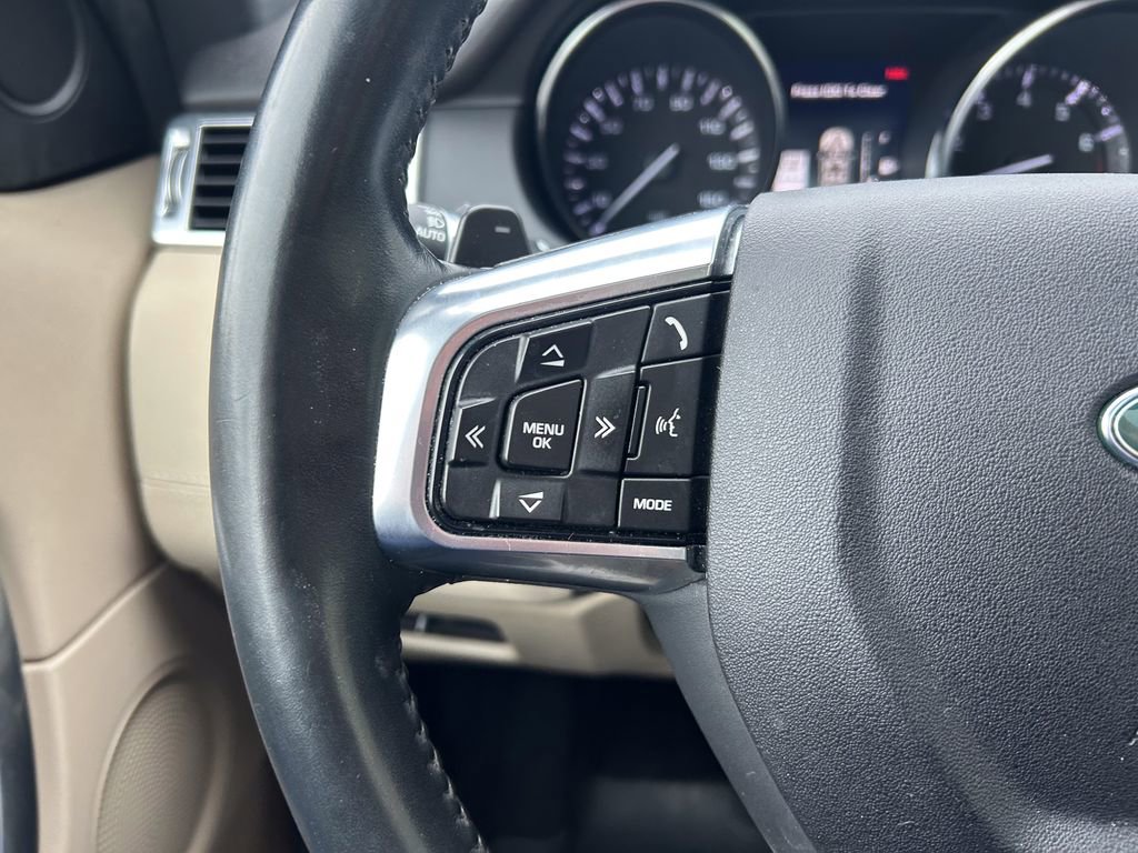 Used 2016 Land Rover Discovery Sport HSE image 32