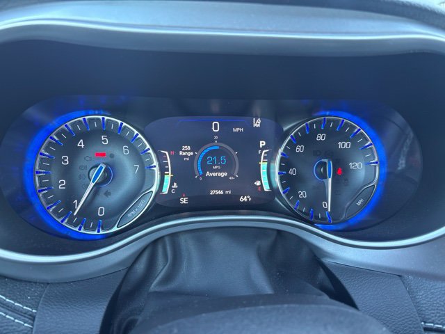 Used 2021 Chrysler Pacifica Touring w/ S Appearance Package FWD image 17