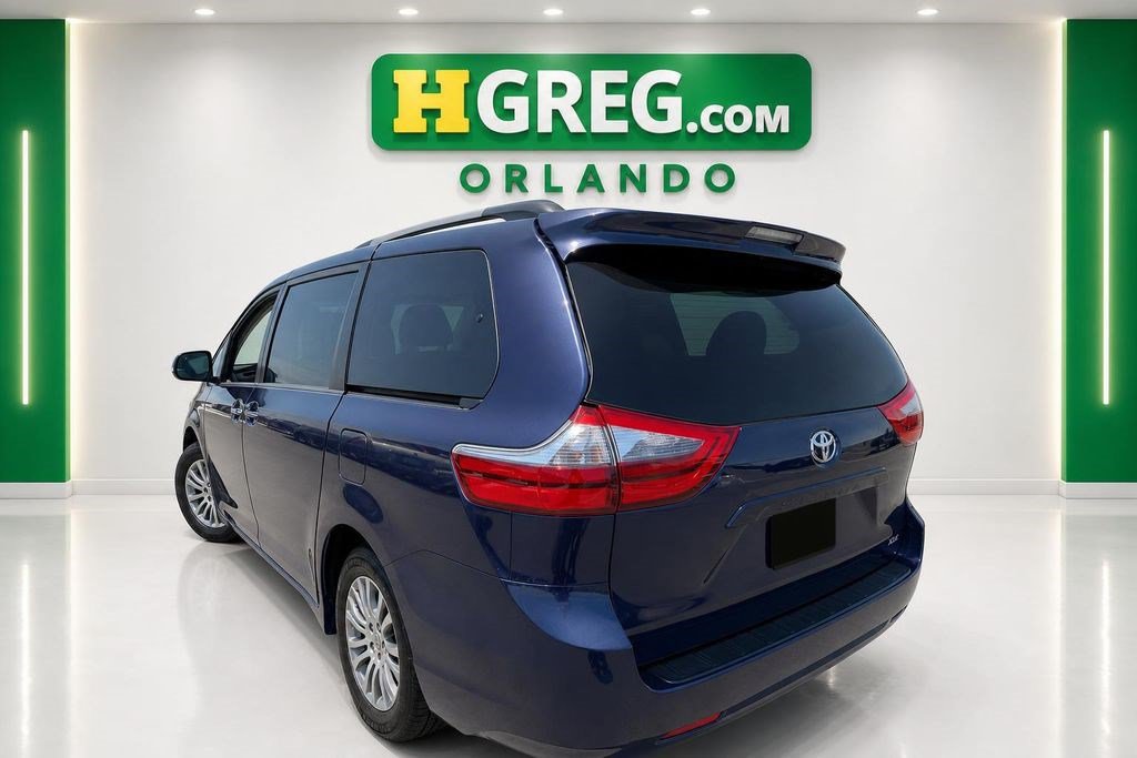Used 2020 Toyota Sienna XLE FWD image 2