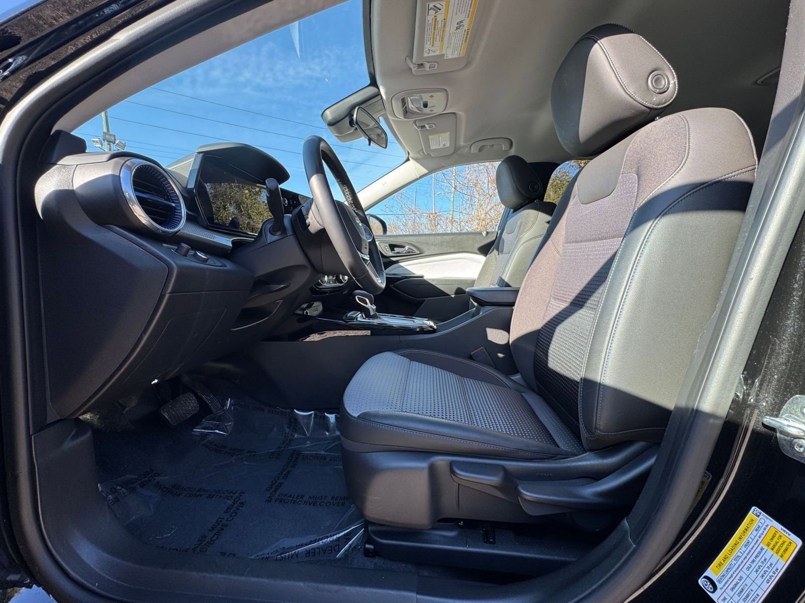 Used 2025 Chevrolet Trax LT w/ LT Convenience Package image 22