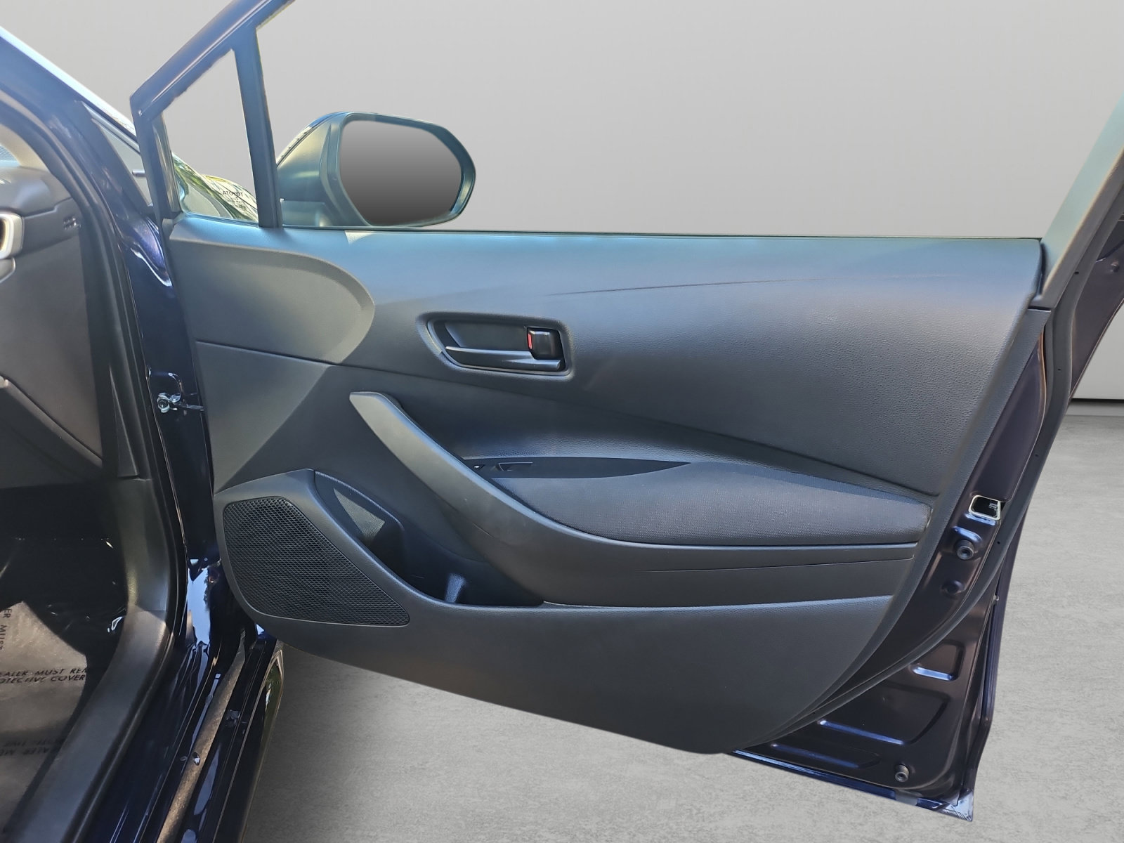 Used 2025 Toyota Corolla LE w/ LE Premium Package FWD image 36