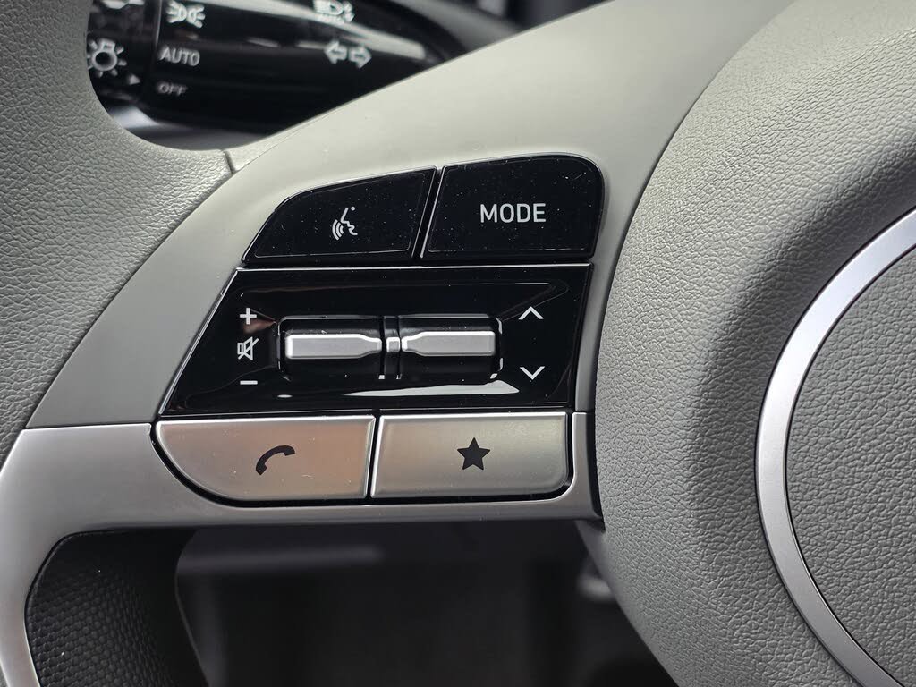 Used 2026 Hyundai Elantra SE FWD image 29