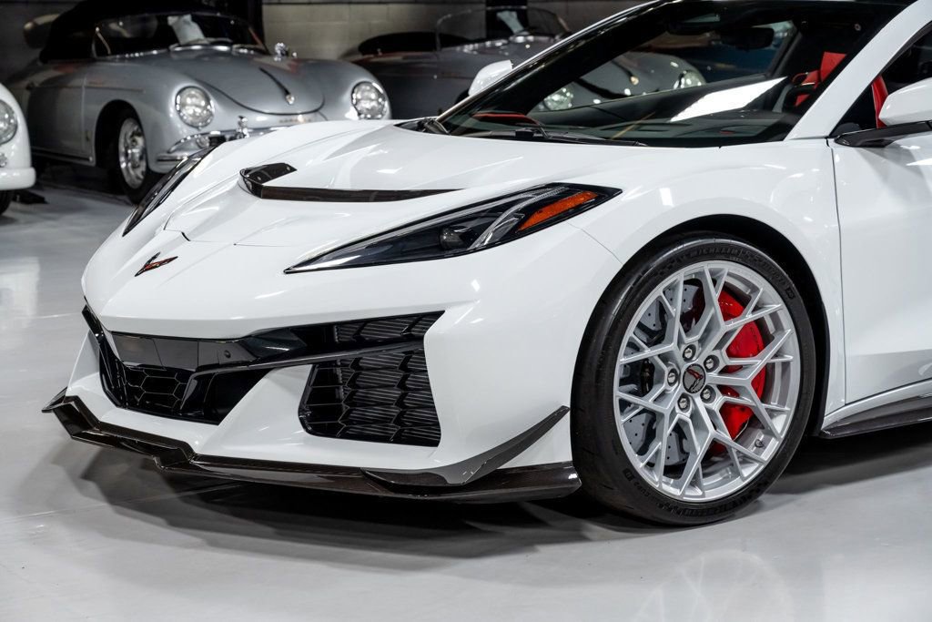 Used 2026 Chevrolet Corvette ZR1 w/ ZR1 Carbon Fiber Aero Package image 27
