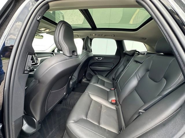 Used 2025 Volvo XC60 B5 Core AWD/4WD image 12