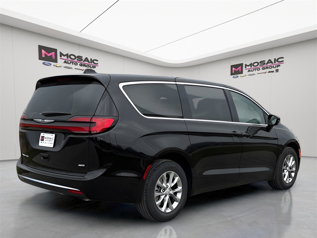 New 2026 Chrysler Pacifica Select image 9