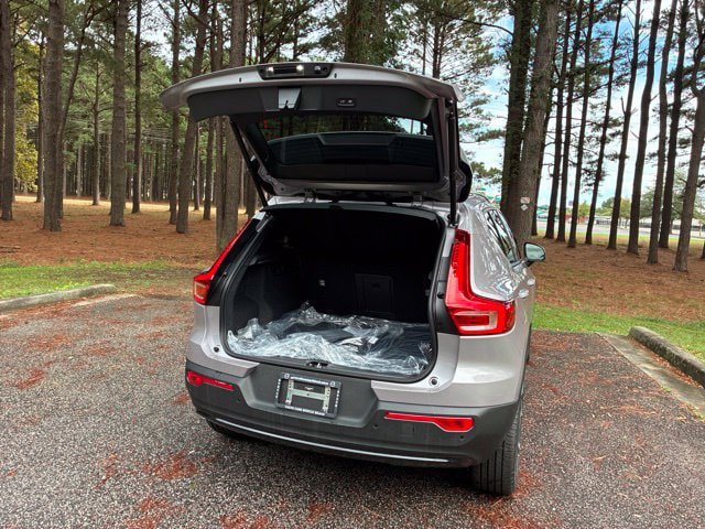 New 2026 Volvo XC40 B5 Plus w/ Protection Package Premier AWD/4WD image 19