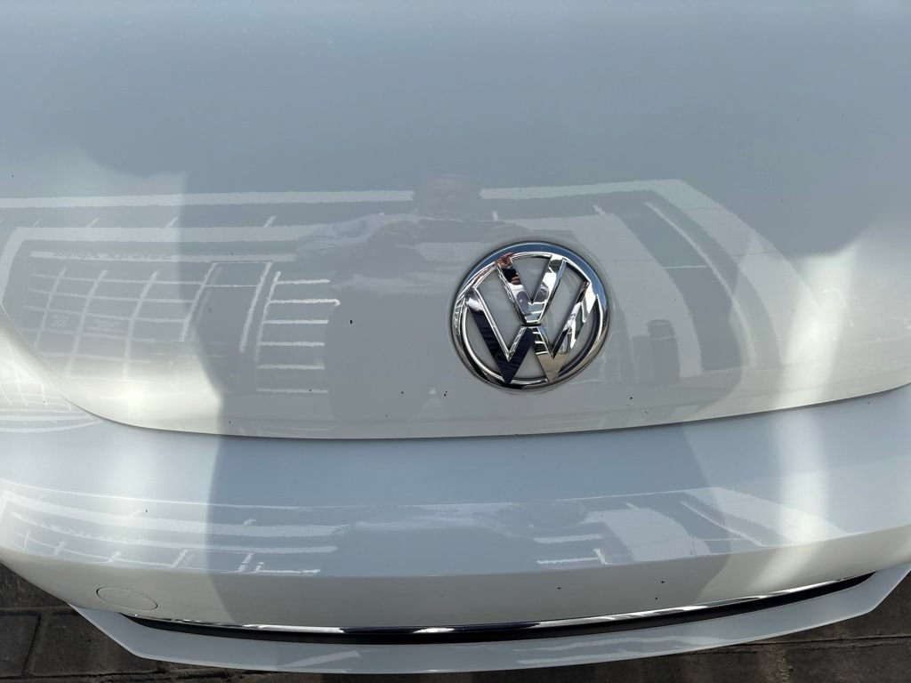 Used 2017 Volkswagen Beetle 1.8T S FWD image 10