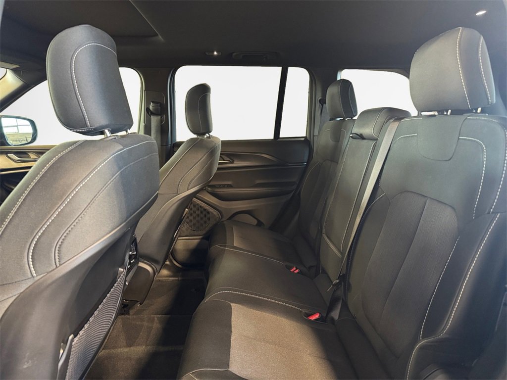 Used 2025 Jeep Grand Cherokee Laredo X w/ Luxury Tech Group I image 24