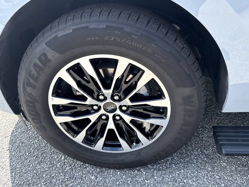 Used 2025 Ford Expedition Platinum AWD/4WD image 11