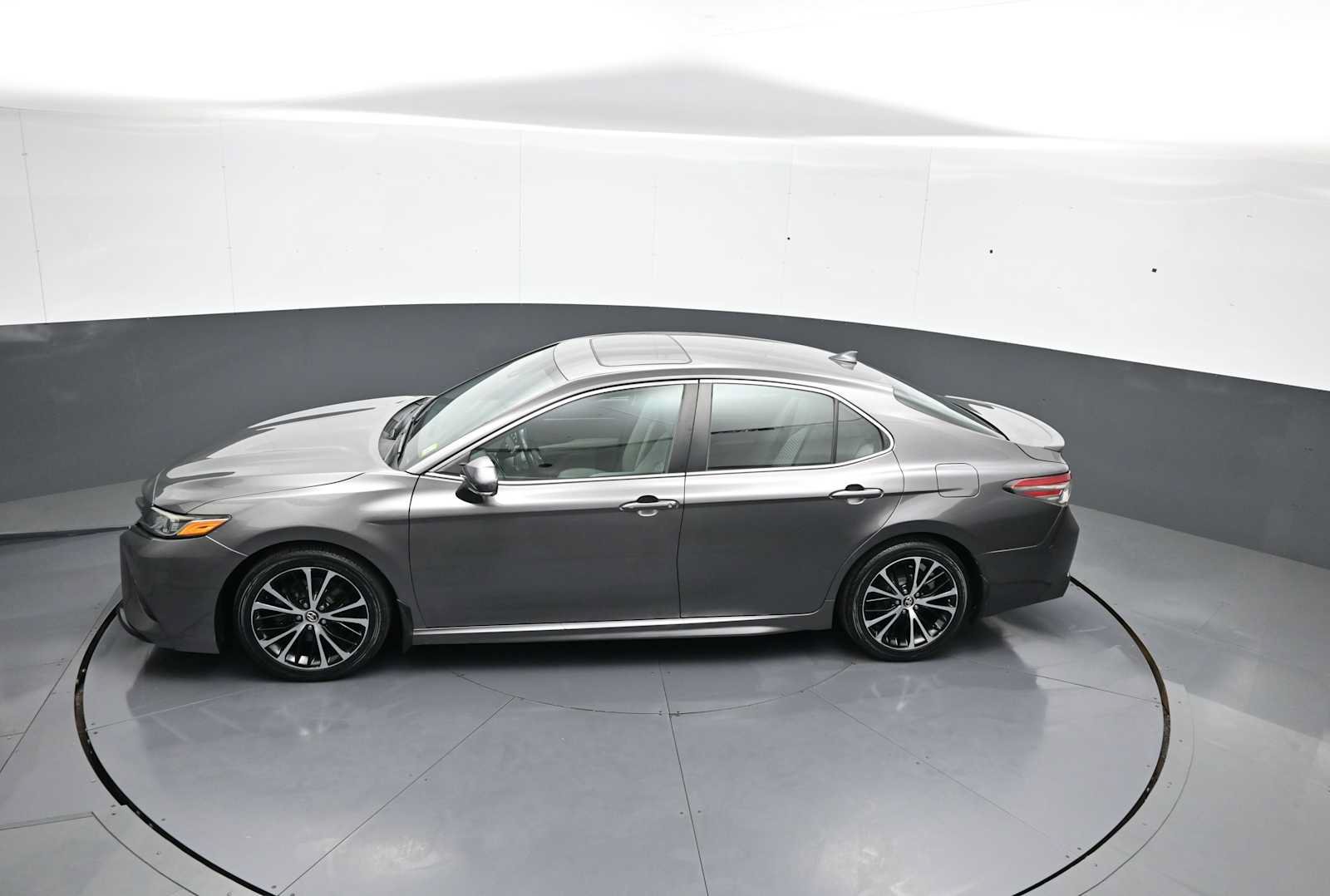Used 2020 Toyota Camry SE w/ Convenience Package FWD image 44