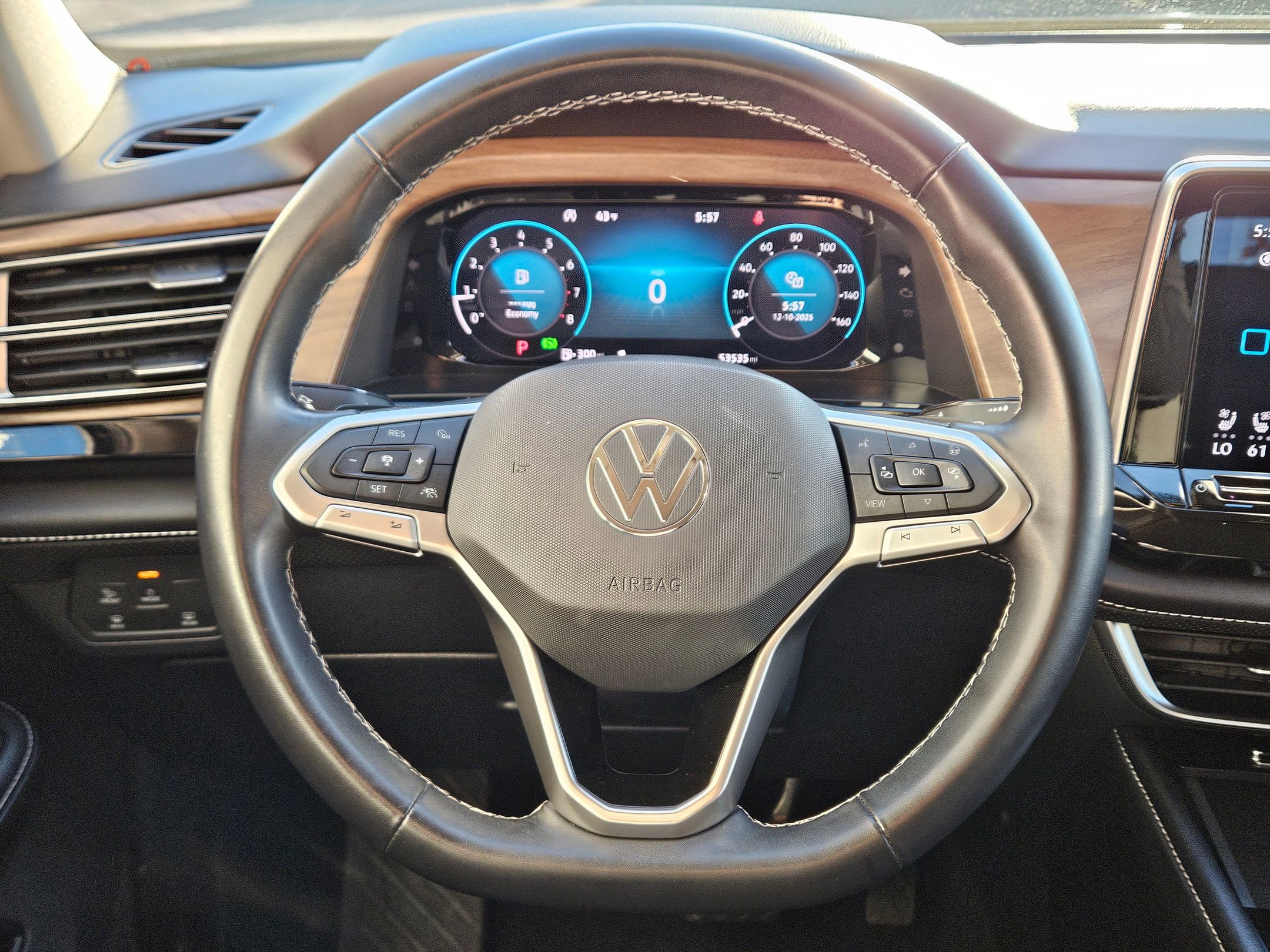 Used 2024 Volkswagen Atlas SE image 15