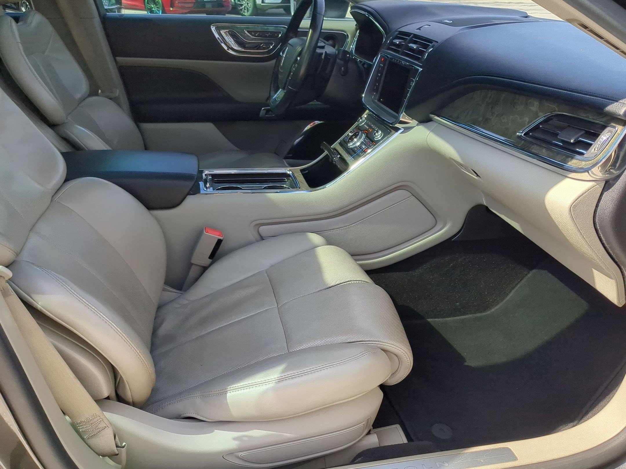 Used 2018 Lincoln Continental Reserve image 24