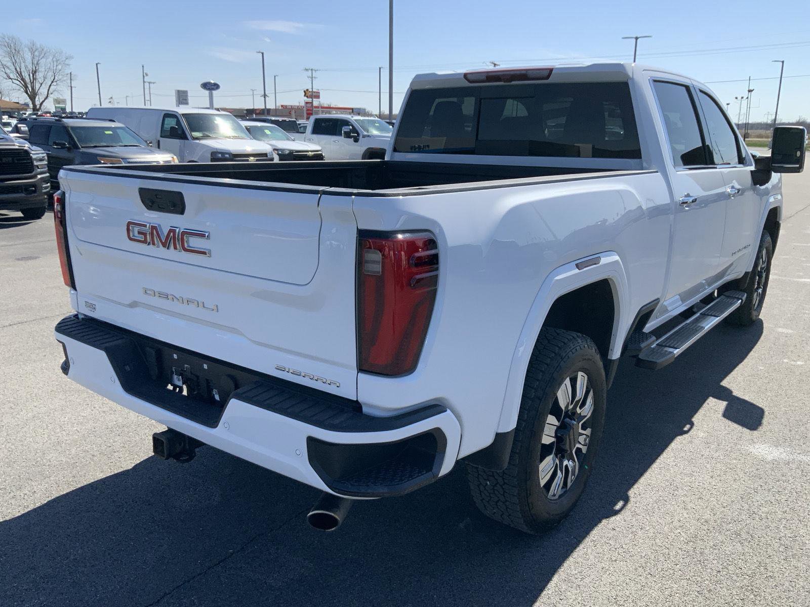 Used 2024 GMC Sierra 3500 Denali AWD/4WD image 18