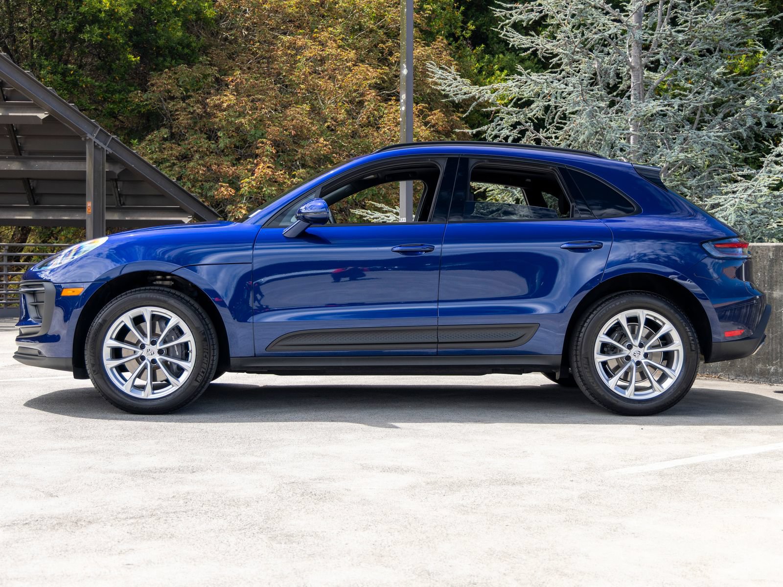 Certified 2026 Porsche Macan AWD/4WD image 2