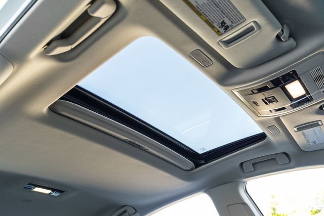 Used 2025 Lexus ES 300h w/ Luxury Package image 13