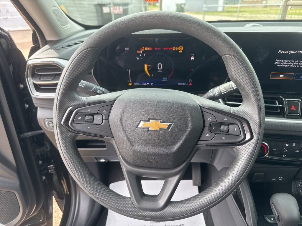 Used 2025 Chevrolet TrailBlazer LT AWD/4WD image 16