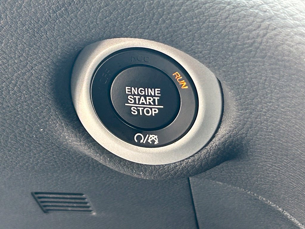 Used 2026 Chrysler Pacifica Limited FWD image 43
