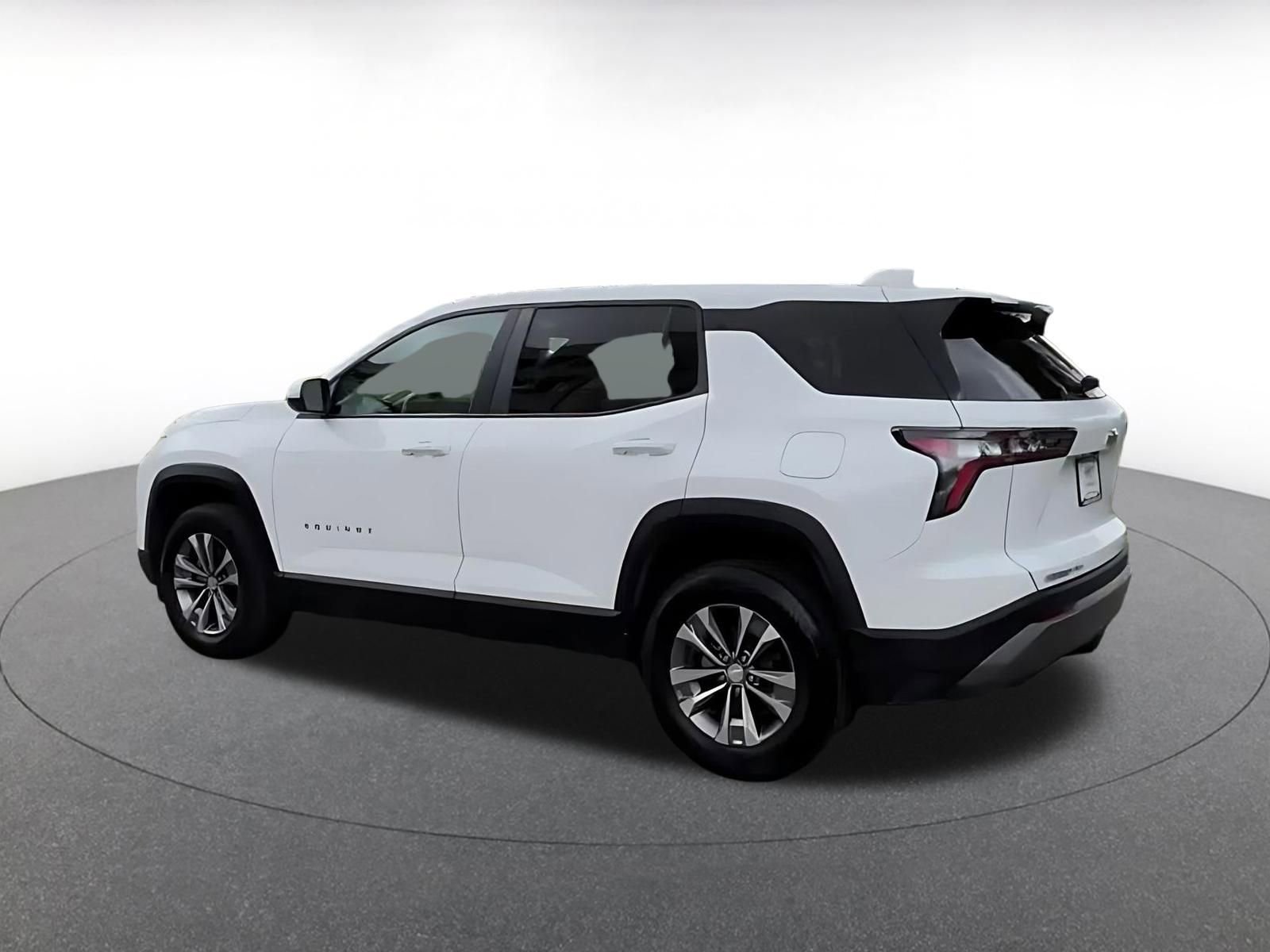 Used 2025 Chevrolet Equinox LT AWD/4WD image 10