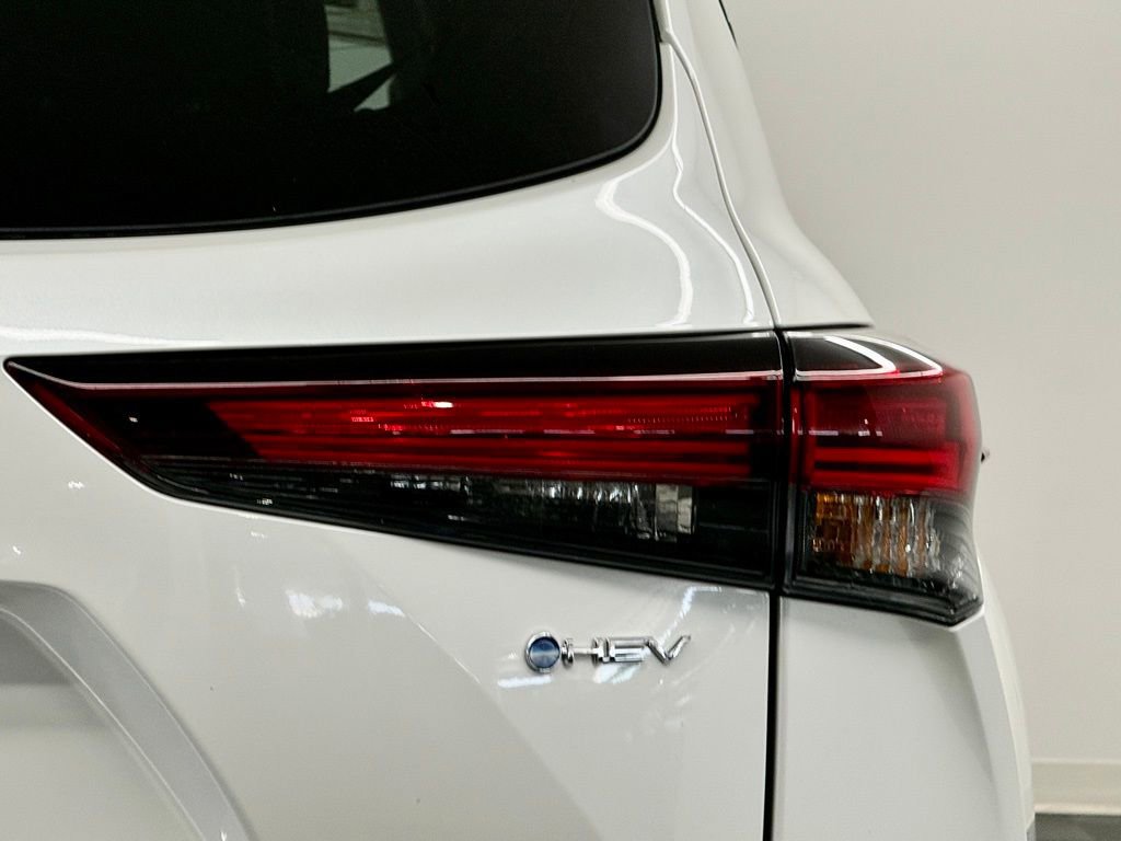 Used 2026 Toyota Highlander Platinum image 12