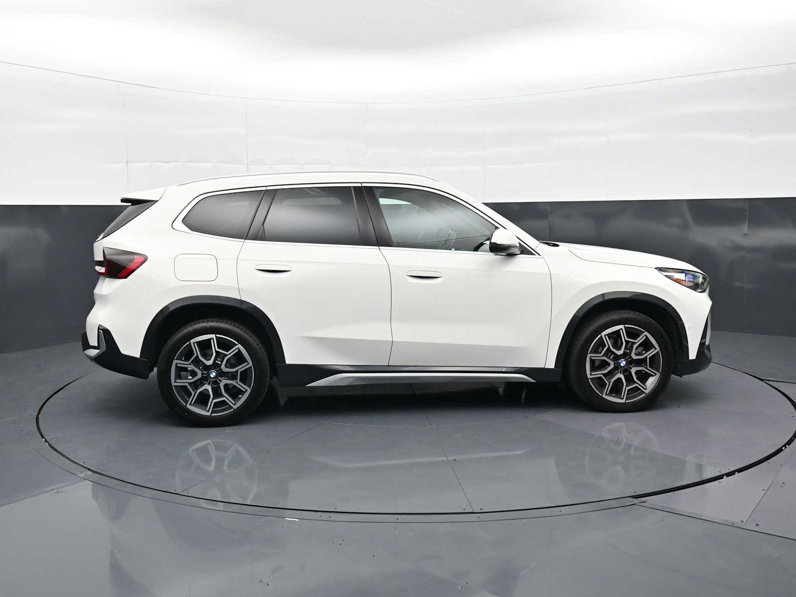 Used 2026 BMW X1 xDrive28i w/ Convenience Package AWD/4WD image 4