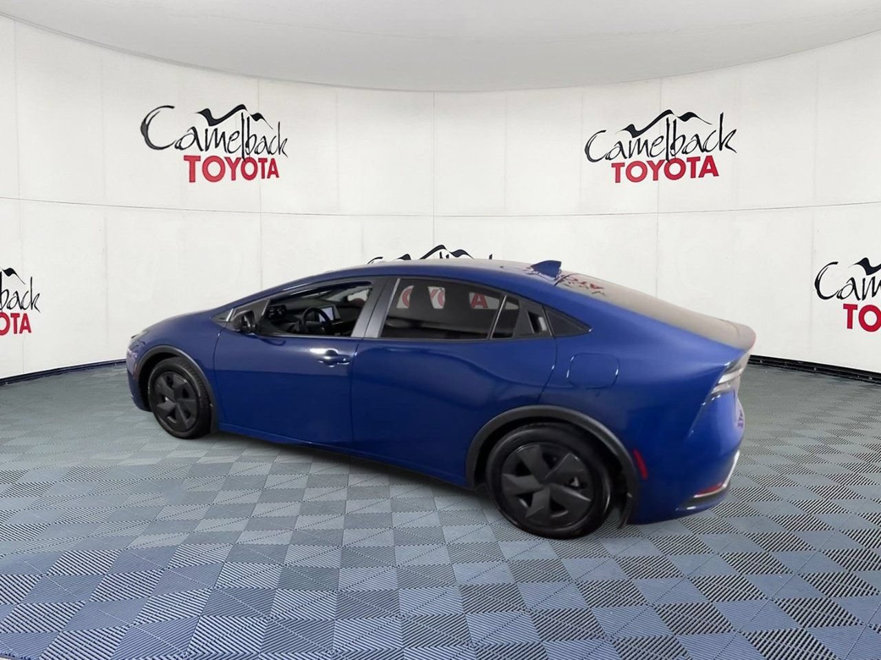 Used 2025 Toyota Prius Plug-In Hybrid FWD image 8
