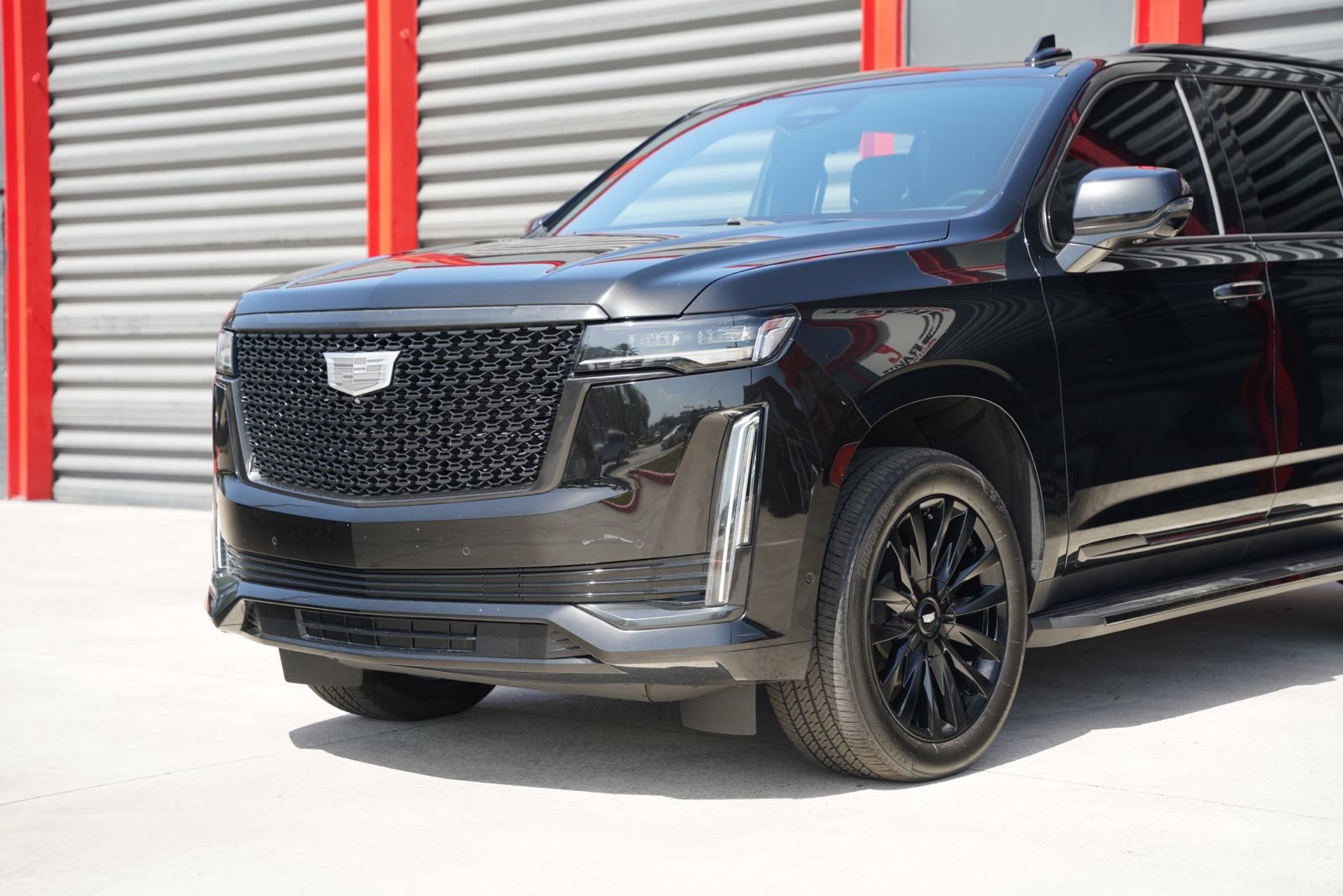 Used 2023 Cadillac Escalade Premium Luxury RWD image 2